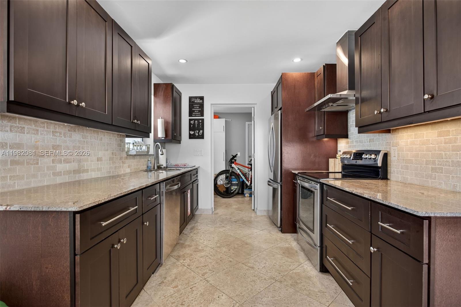 2136 NE 56th Pl Fort Lauderdale, FL 33308