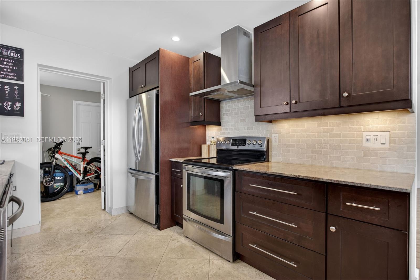 2136 NE 56th Pl Fort Lauderdale, FL 33308