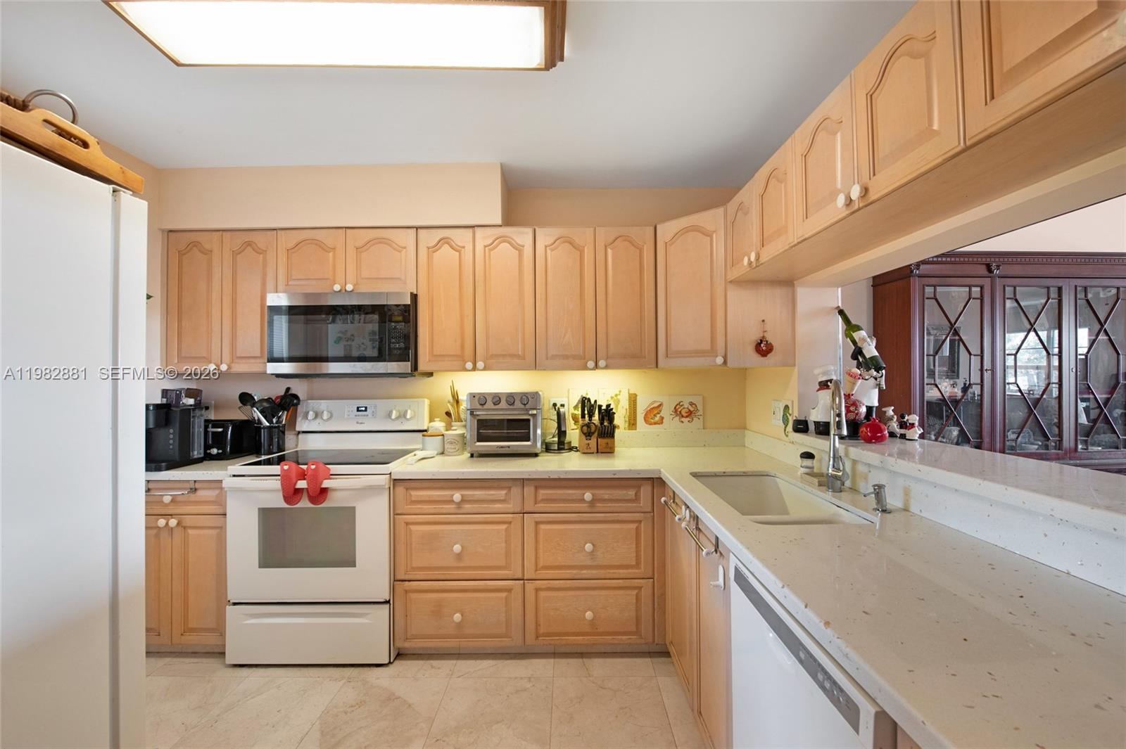 3050 NE 48th Ct #401 Lighthouse Point, FL 33064