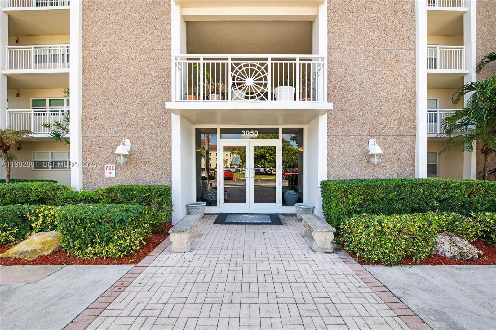 3050 NE 48th Ct #401 Lighthouse Point, FL 33064