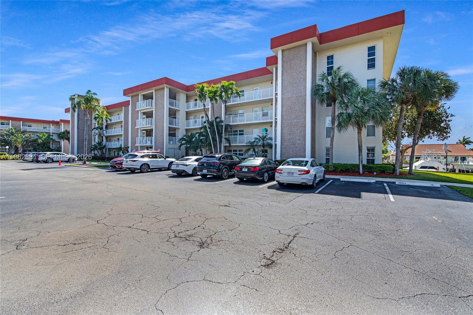 3050 NE 48th Ct #401 Lighthouse Point, FL 33064