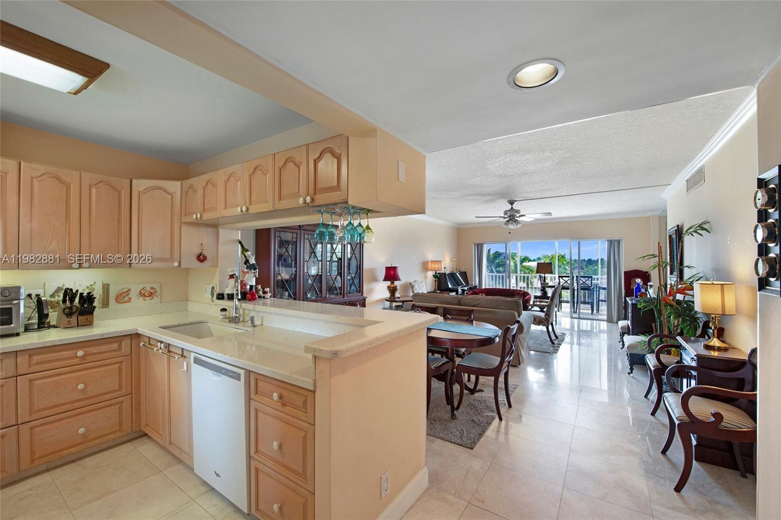 3050 NE 48th Ct #401 Lighthouse Point, FL 33064
