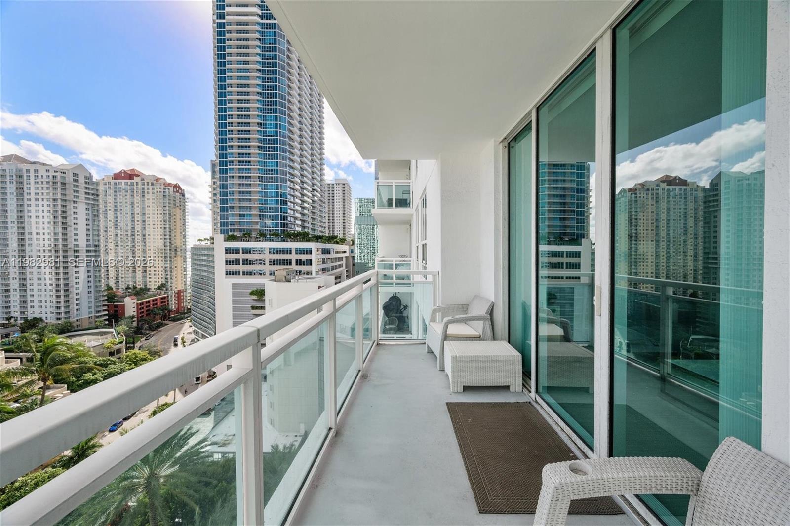 951 Brickell Ave #1806 Miami, FL 33131