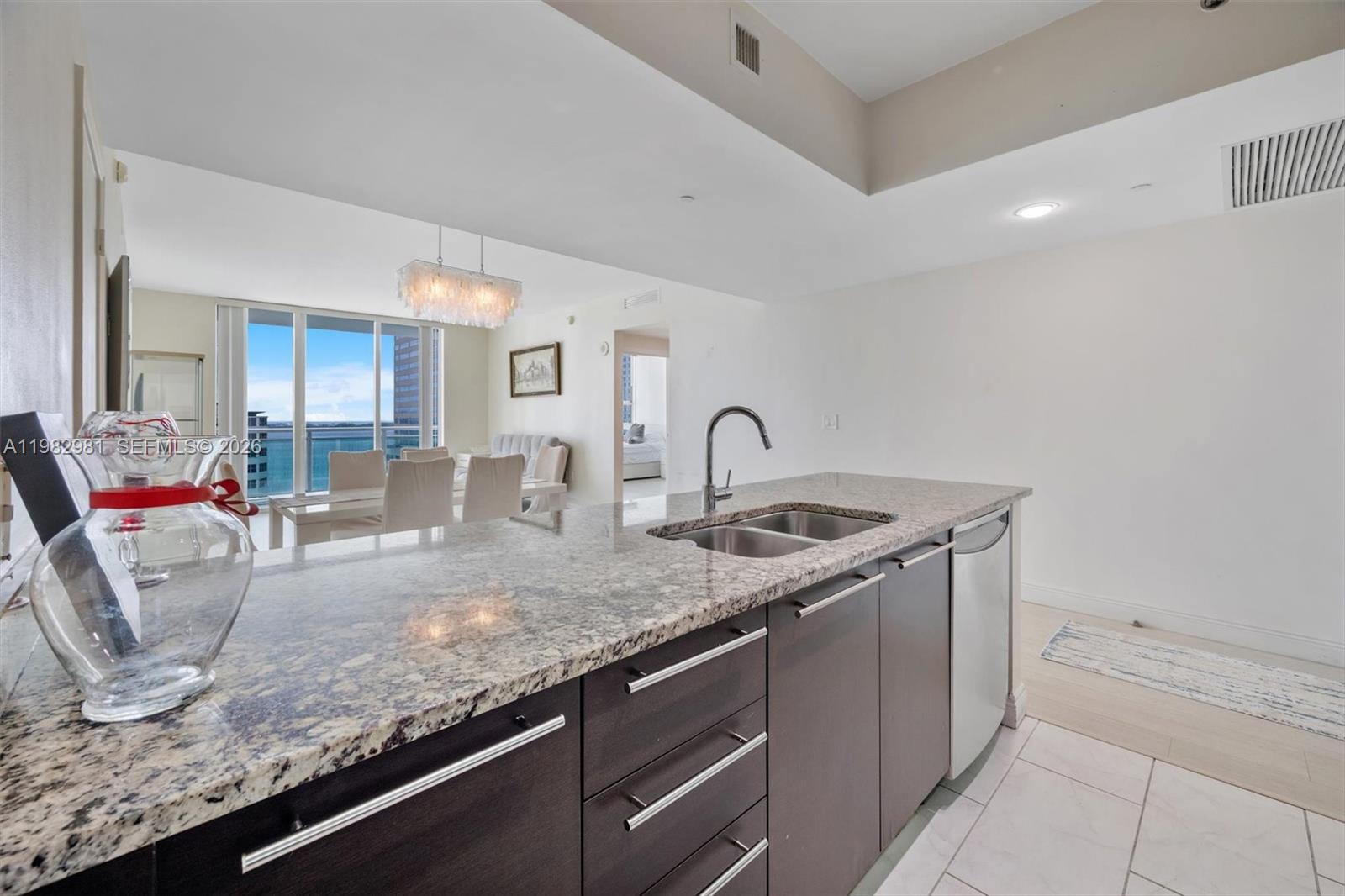951 Brickell Ave #1806 Miami, FL 33131