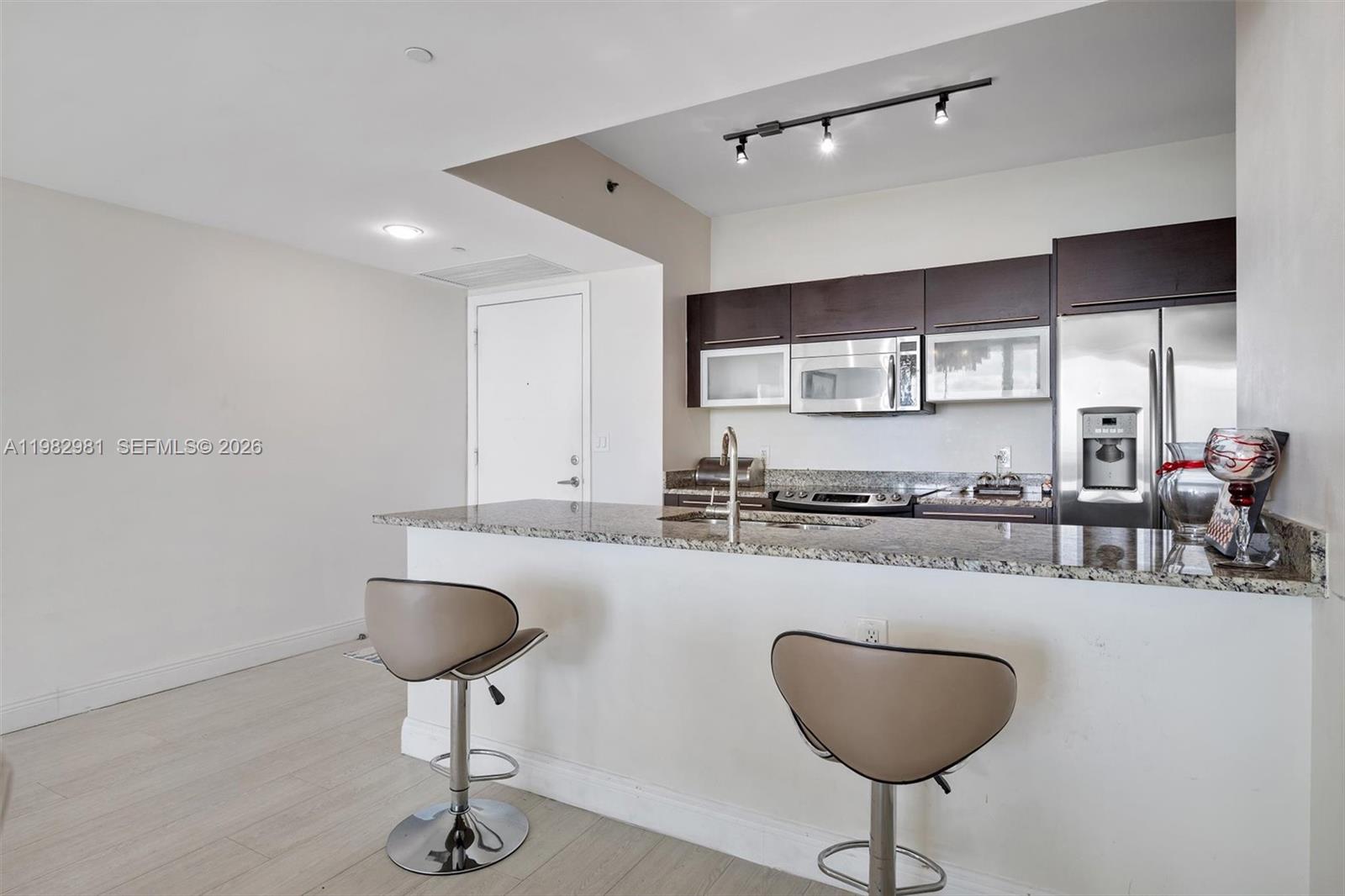 951 Brickell Ave #1806 Miami, FL 33131