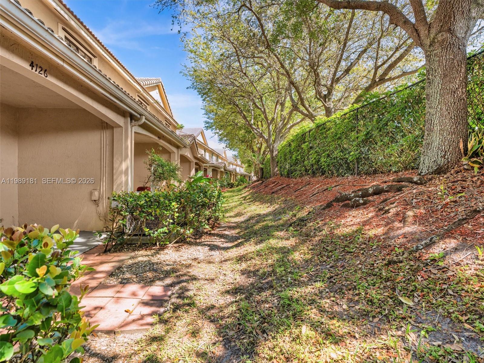 4126 Forest Dr Weston, FL 33332