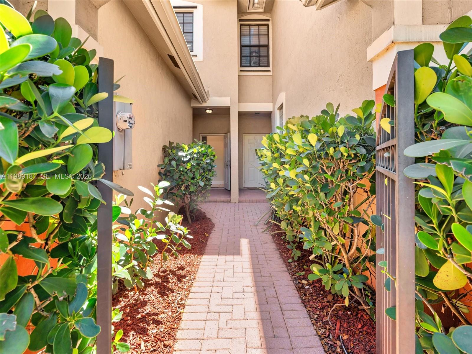 4126 Forest Dr Weston, FL 33332