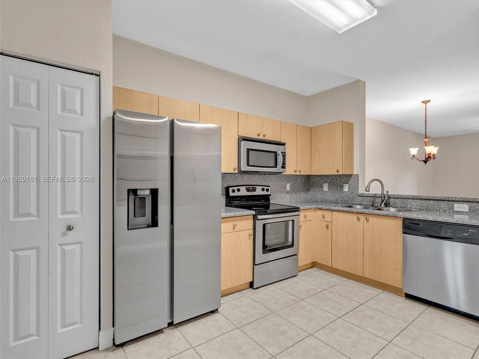 4126 Forest Dr Weston, FL 33332