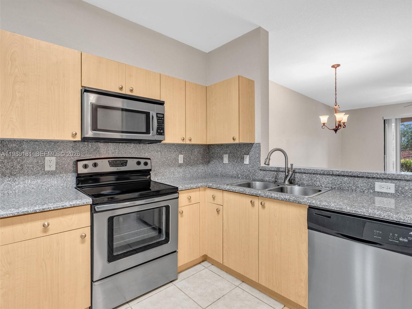 4126 Forest Dr Weston, FL 33332