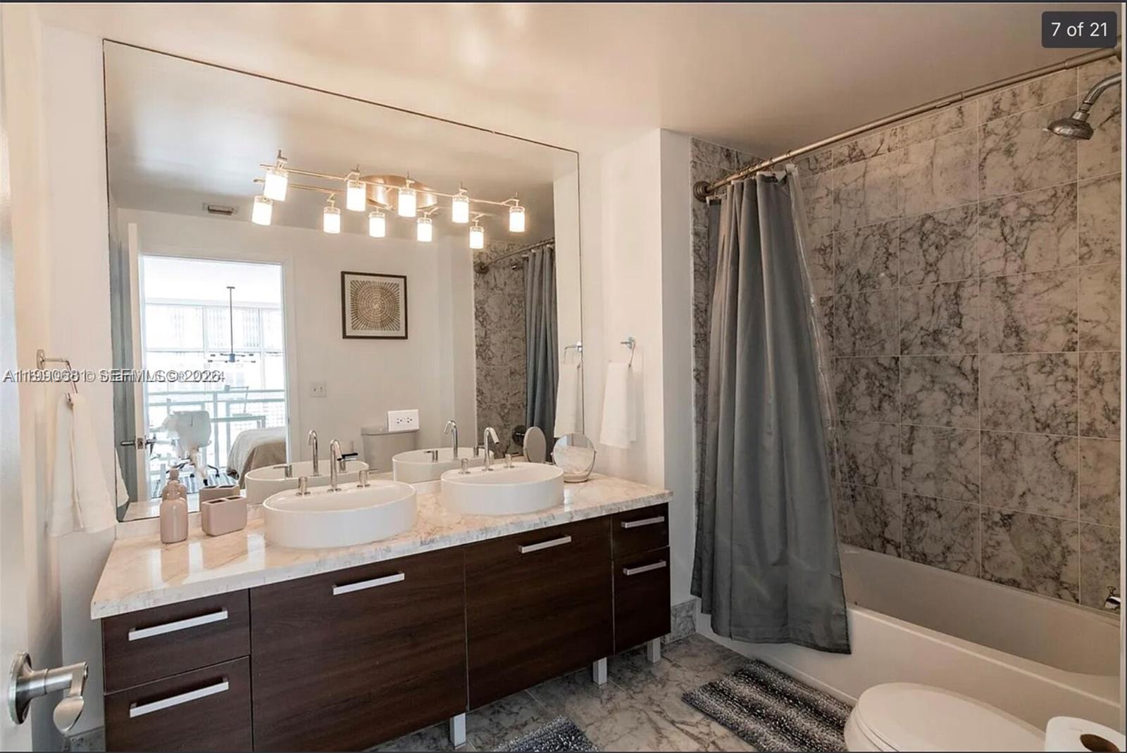 253 NE 2nd St #617 Miami, FL 33132