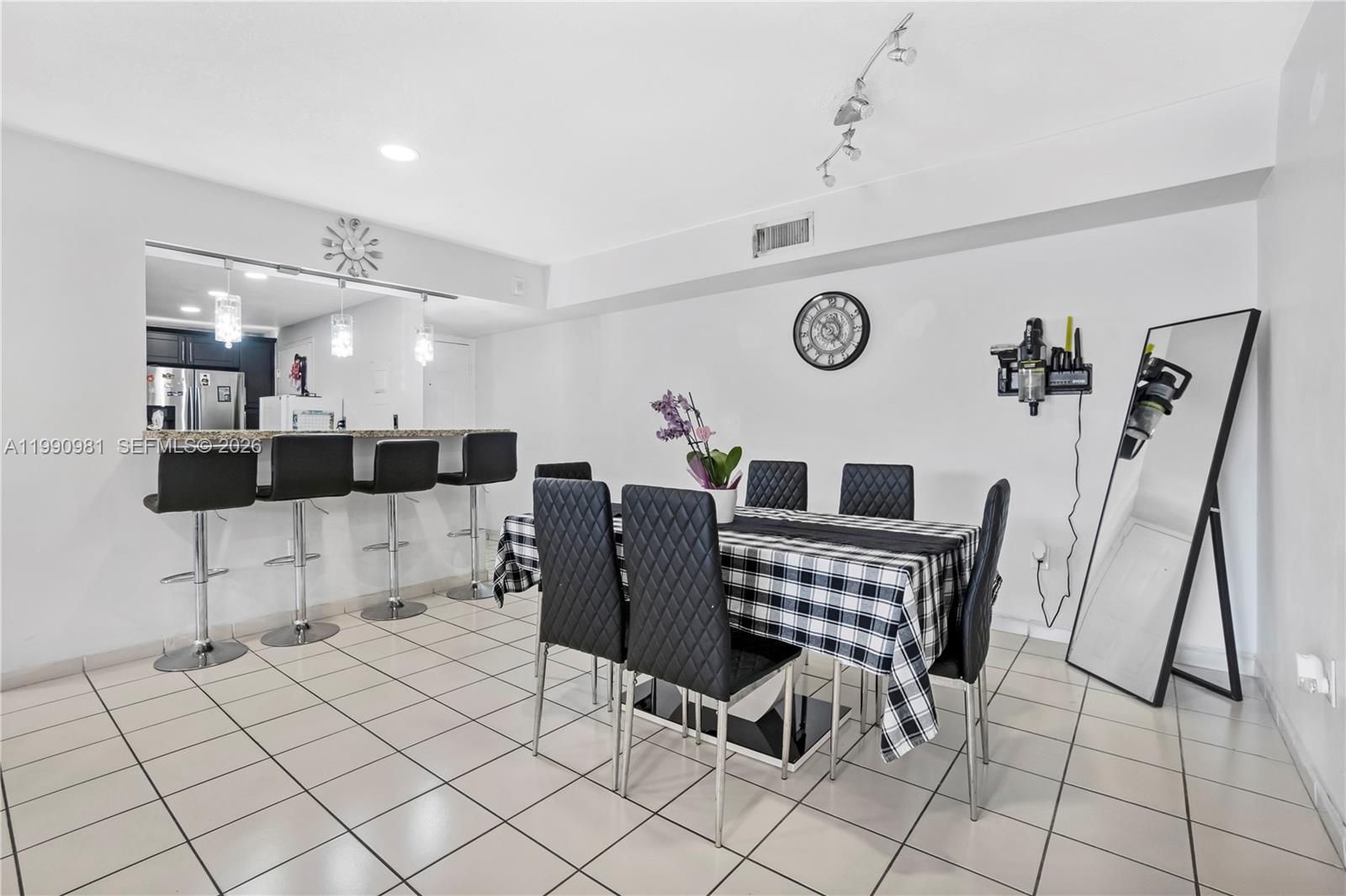 9403 SW 76th St #Y17 Miami, FL 33173