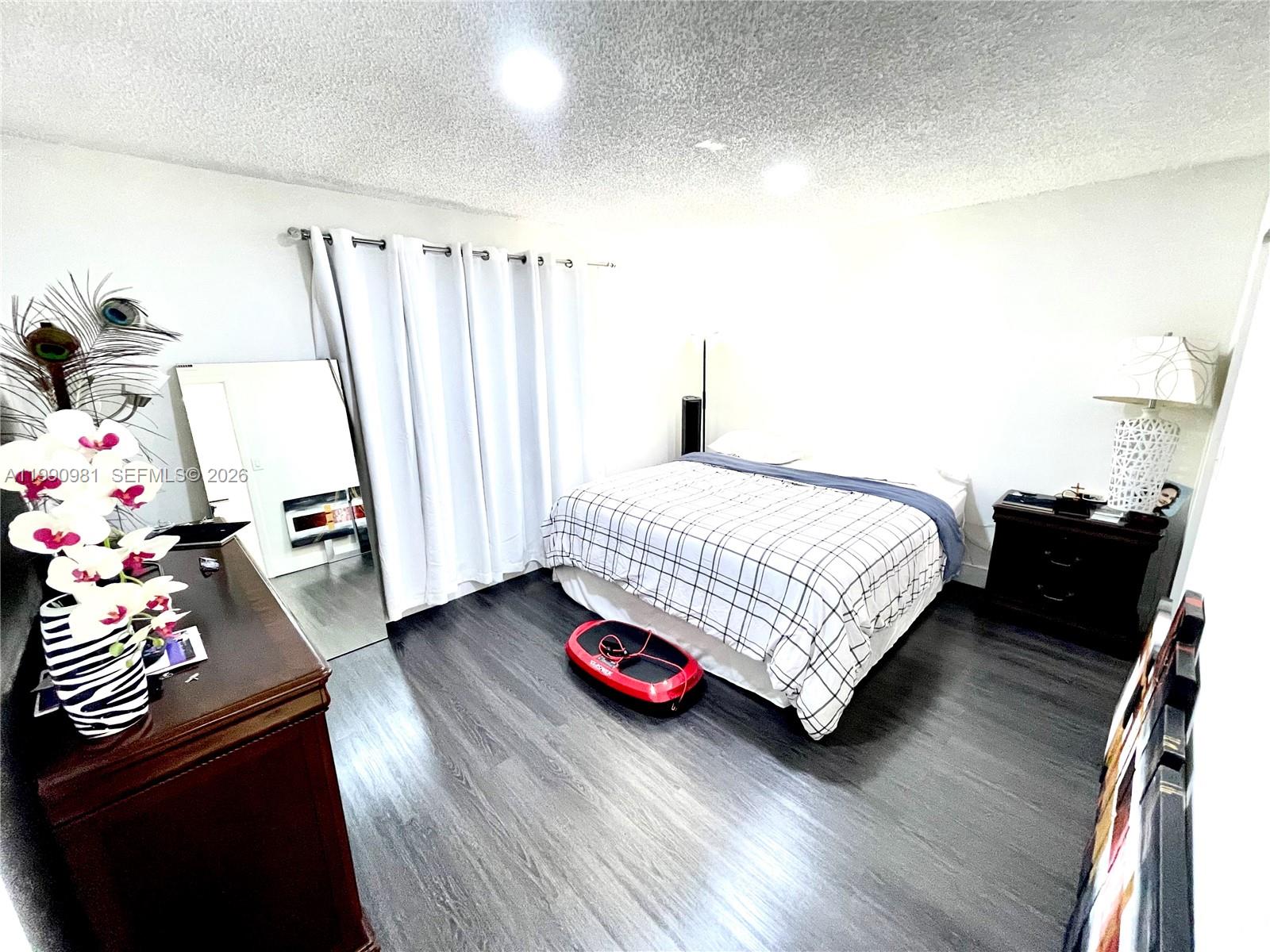 9403 SW 76th St #Y17 Miami, FL 33173