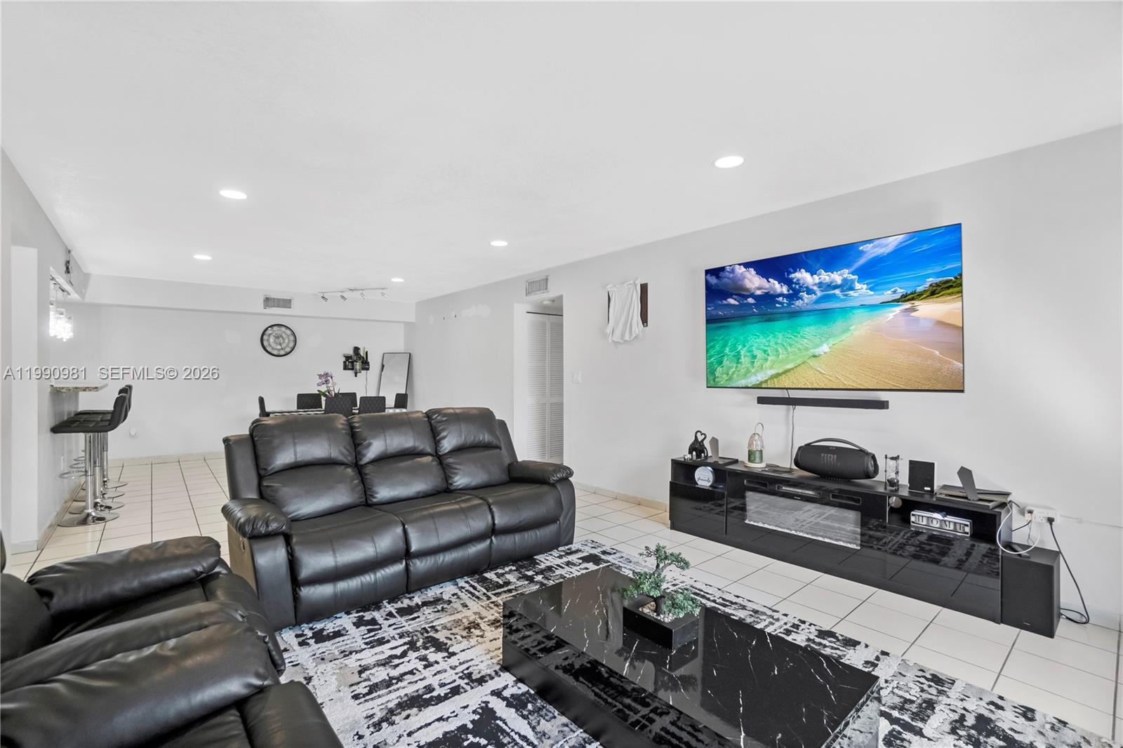 9403 SW 76th St #Y17 Miami, FL 33173