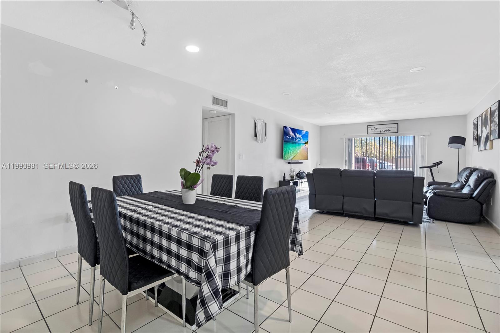 9403 SW 76th St #Y17 Miami, FL 33173