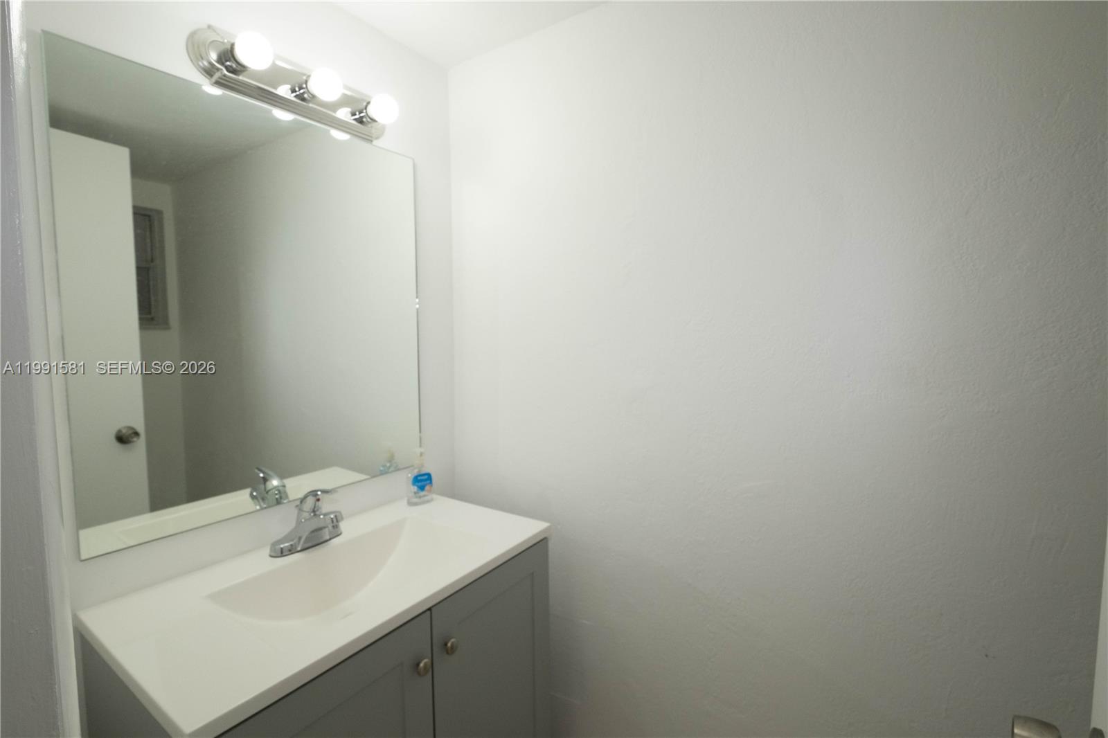 1075 93rd St #403 Bay Harbor Islands, FL 33154