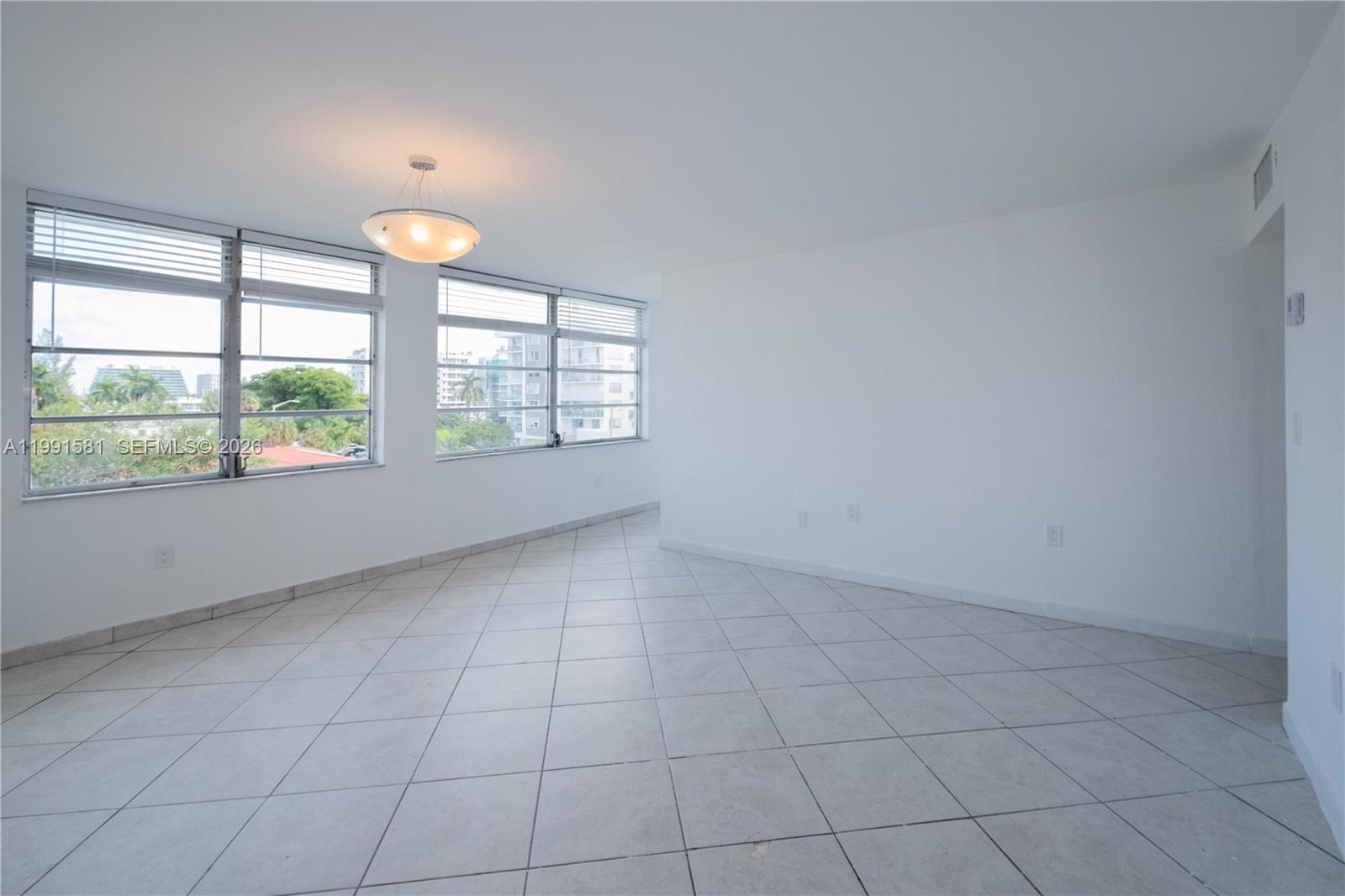 1075 93rd St #403 Bay Harbor Islands, FL 33154