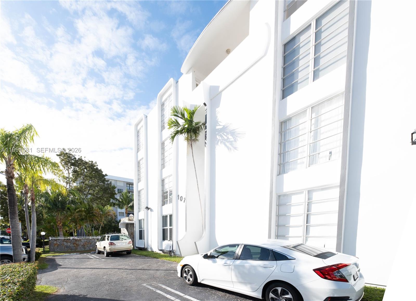 1075 93rd St #403 Bay Harbor Islands, FL 33154