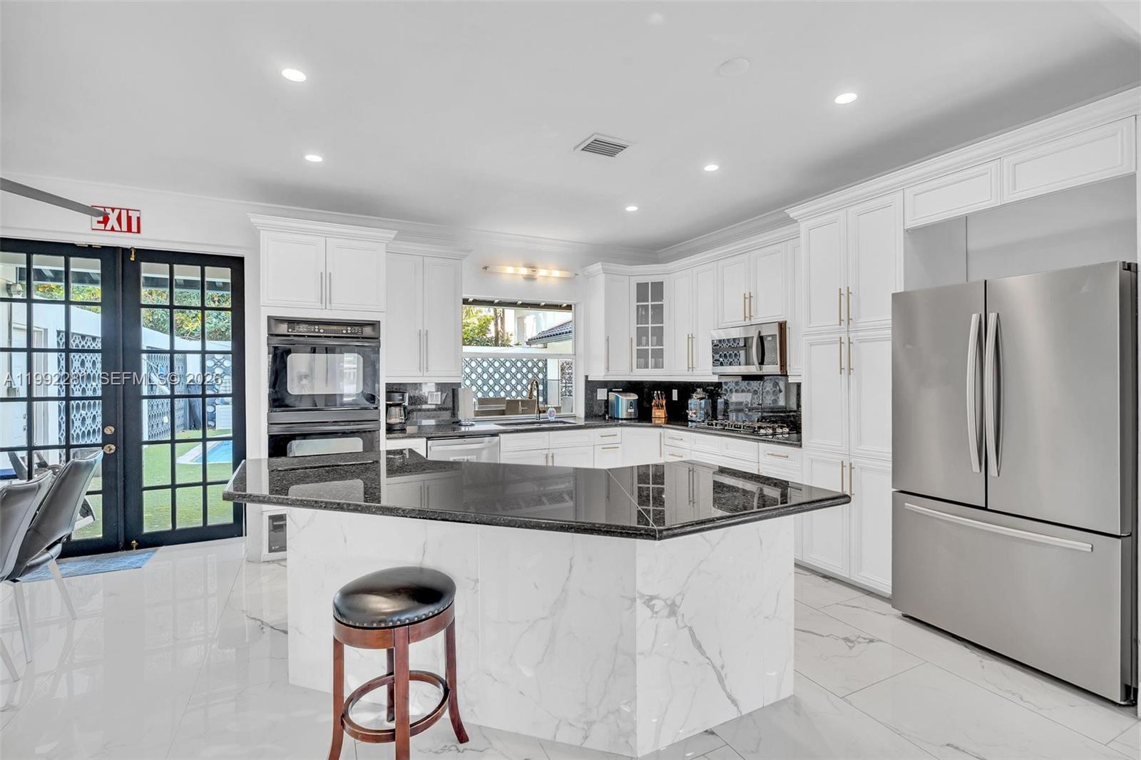 472 Sunset Dr Hallandale Beach, FL 33009