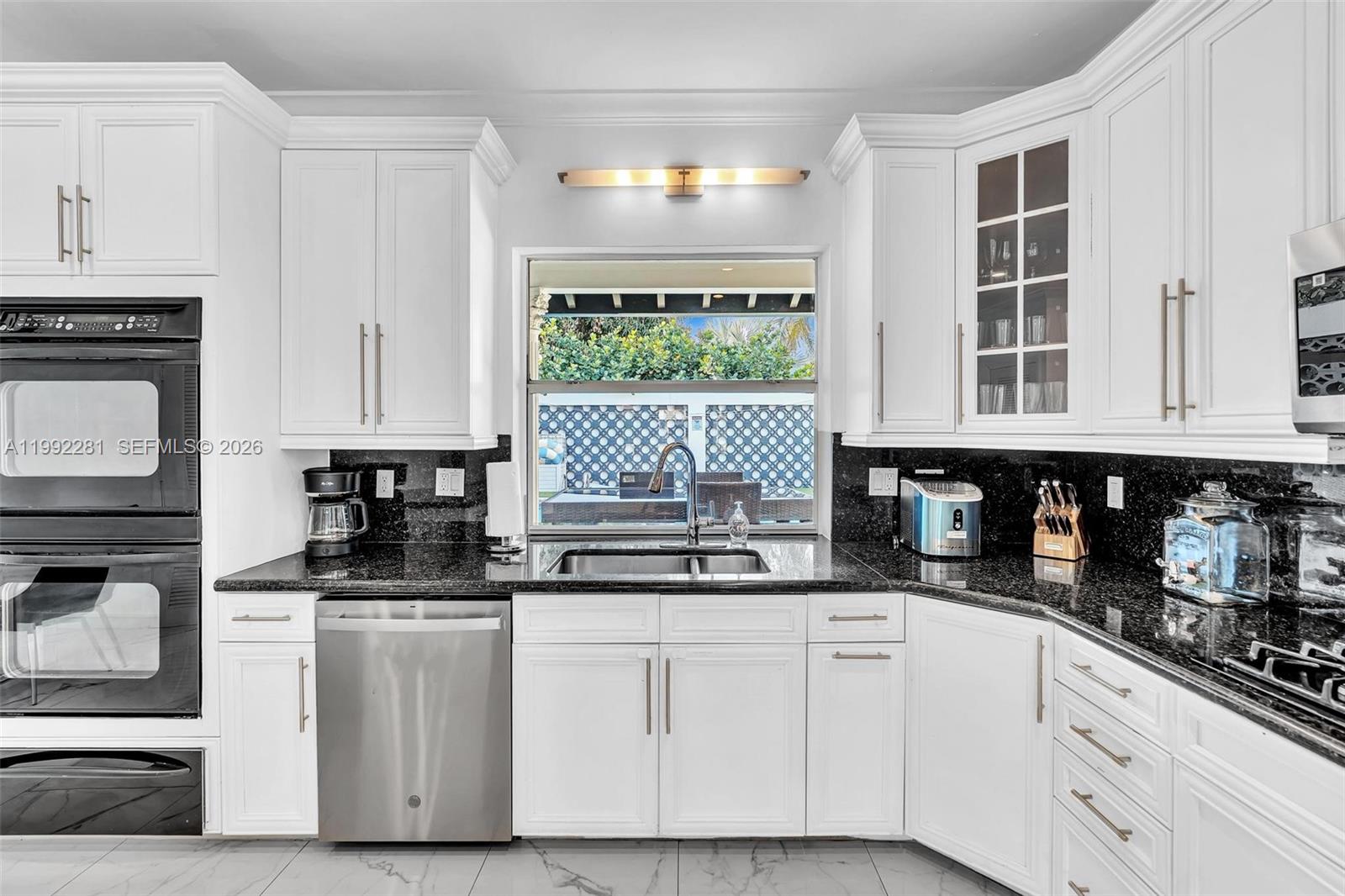 472 Sunset Dr Hallandale Beach, FL 33009