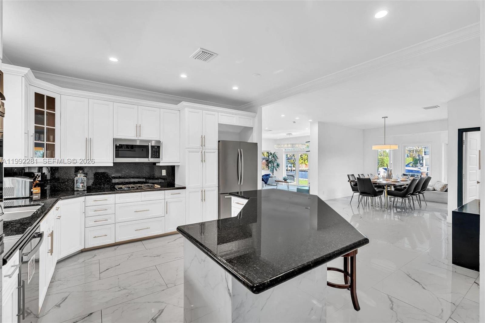 472 Sunset Dr Hallandale Beach, FL 33009