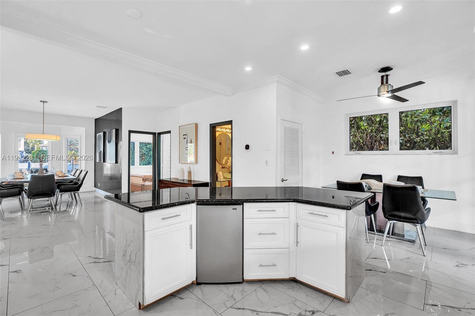 472 Sunset Dr Hallandale Beach, FL 33009