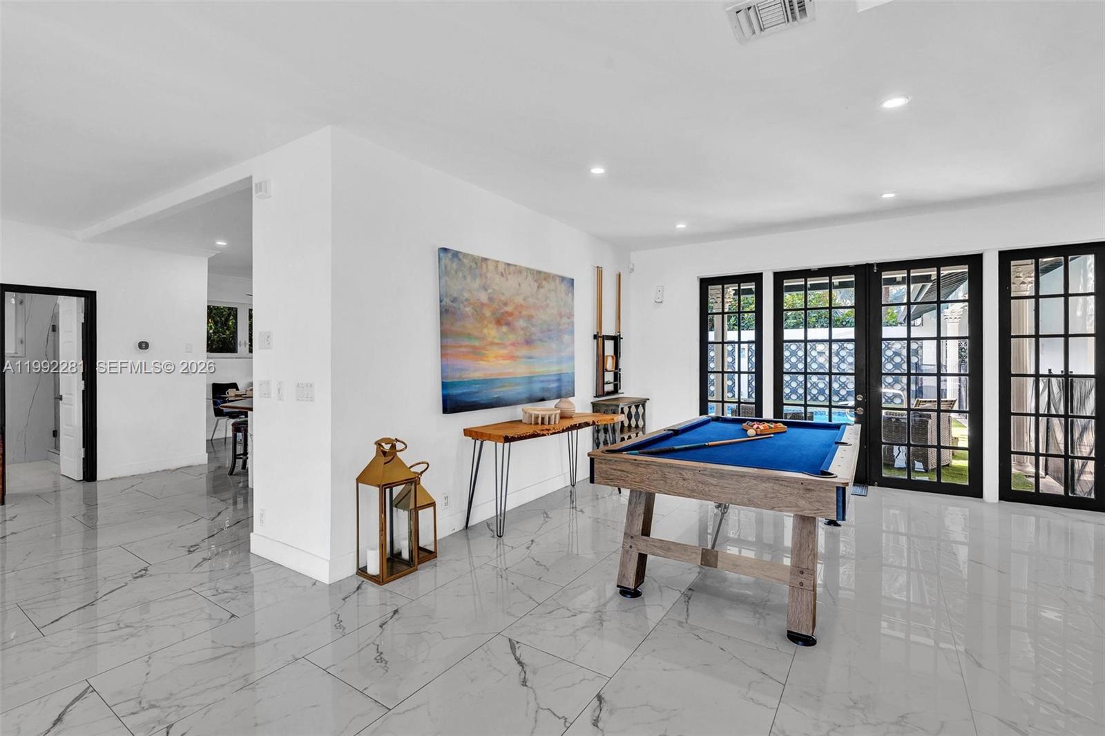 472 Sunset Dr Hallandale Beach, FL 33009