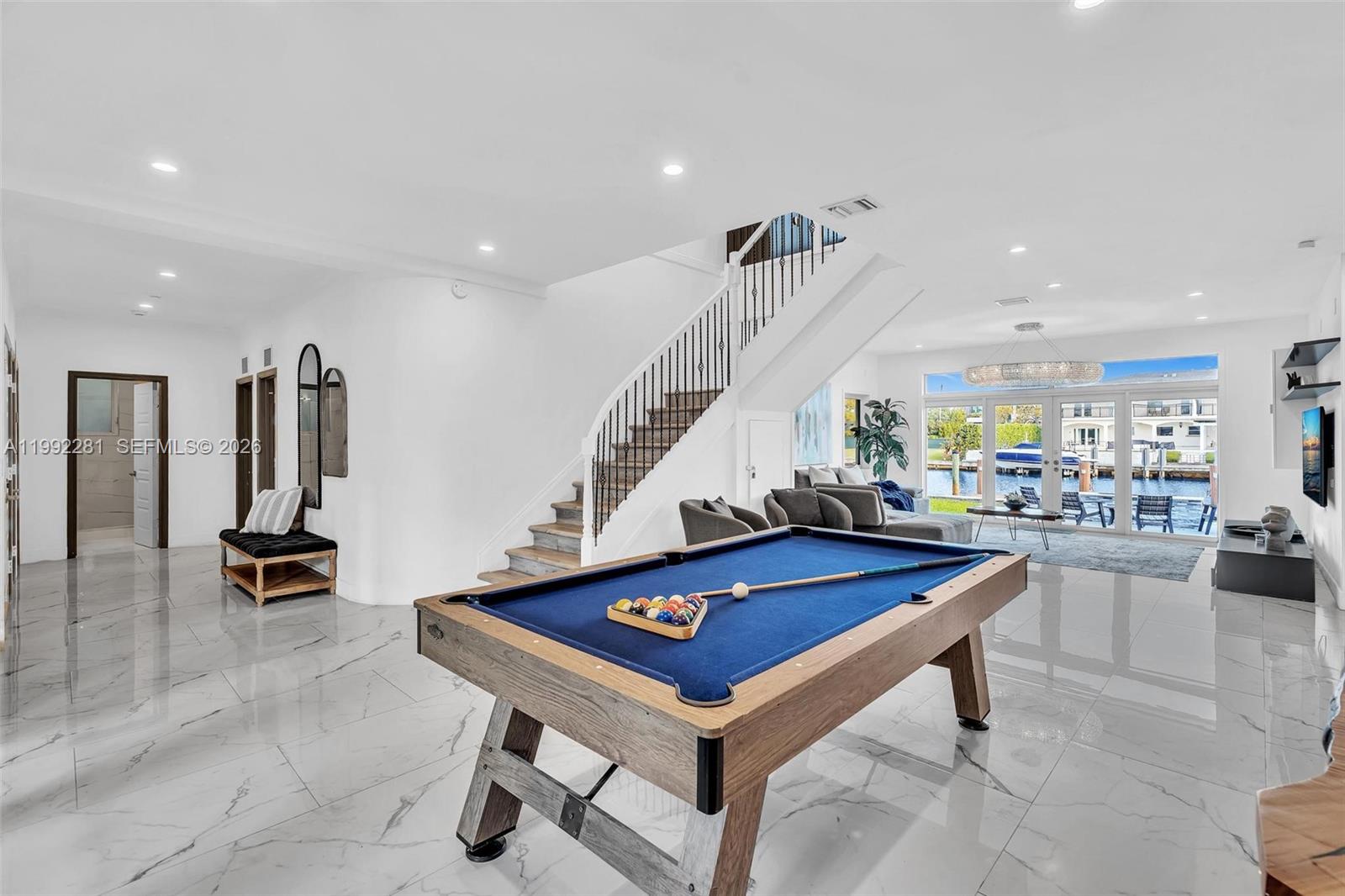 472 Sunset Dr Hallandale Beach, FL 33009