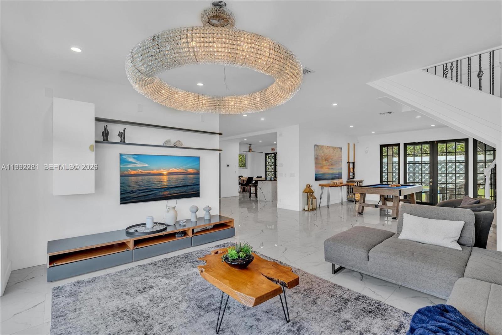 472 Sunset Dr Hallandale Beach, FL 33009