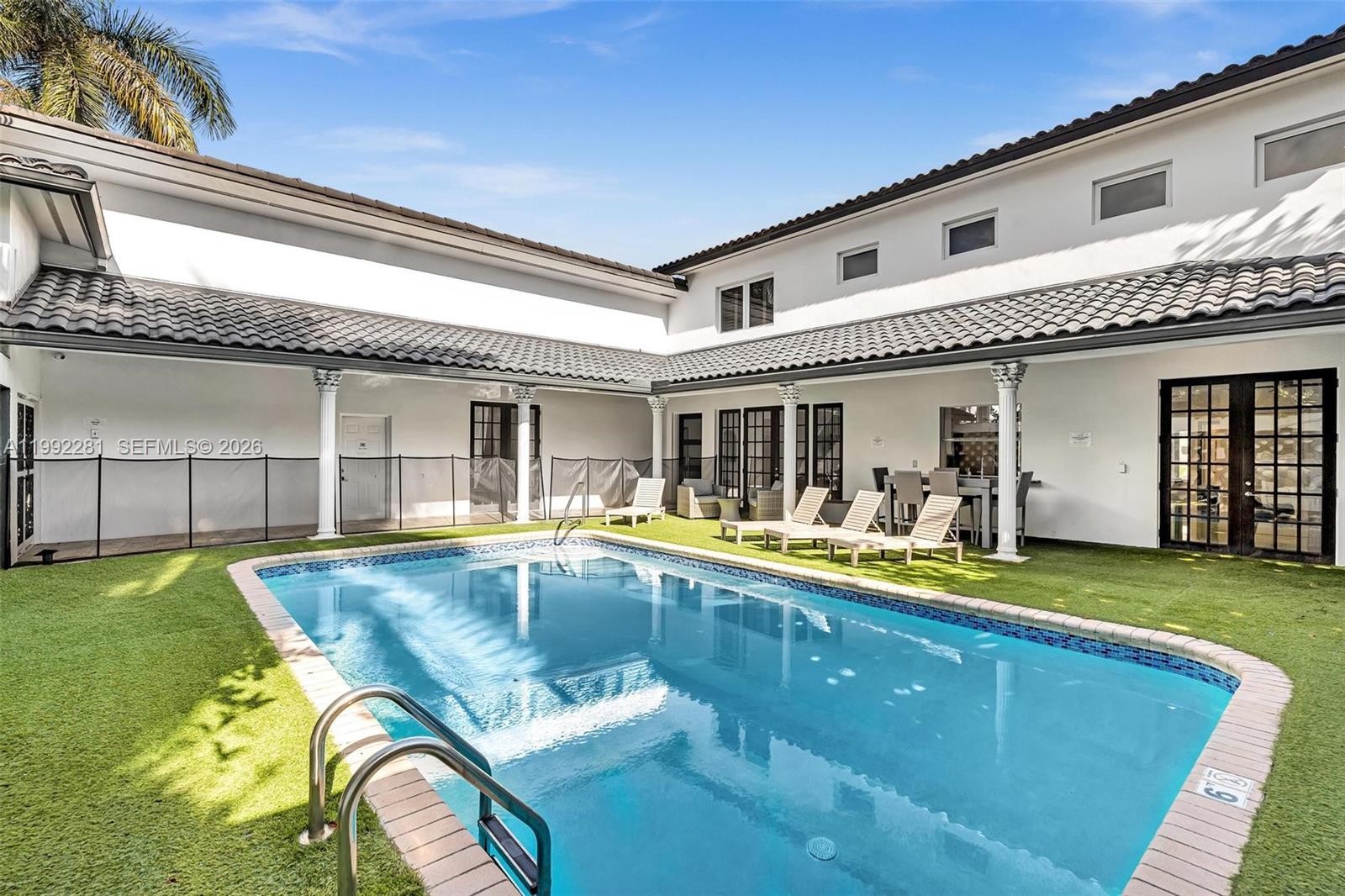 472 Sunset Dr Hallandale Beach, FL 33009