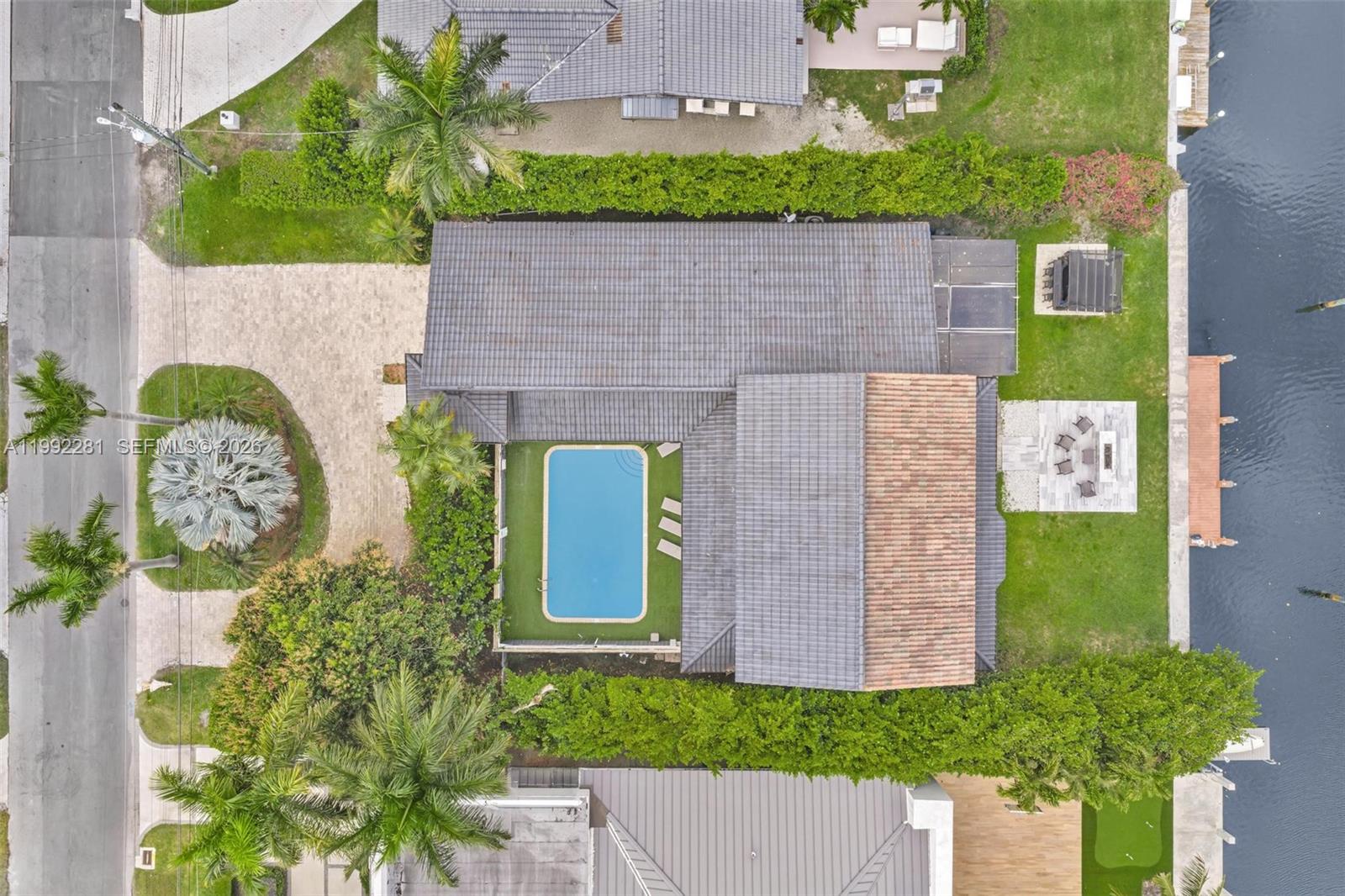 472 Sunset Dr Hallandale Beach, FL 33009