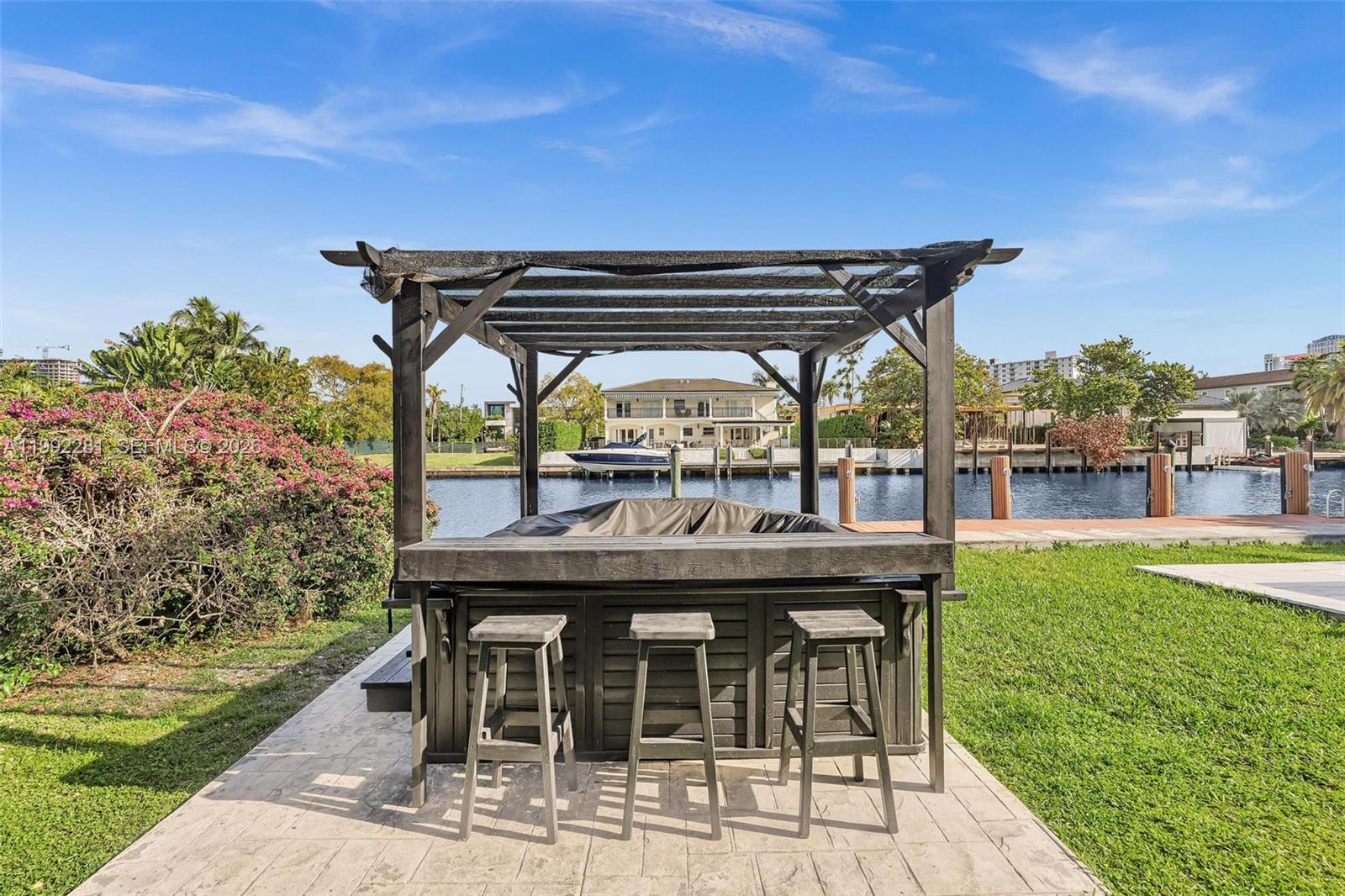 472 Sunset Dr Hallandale Beach, FL 33009