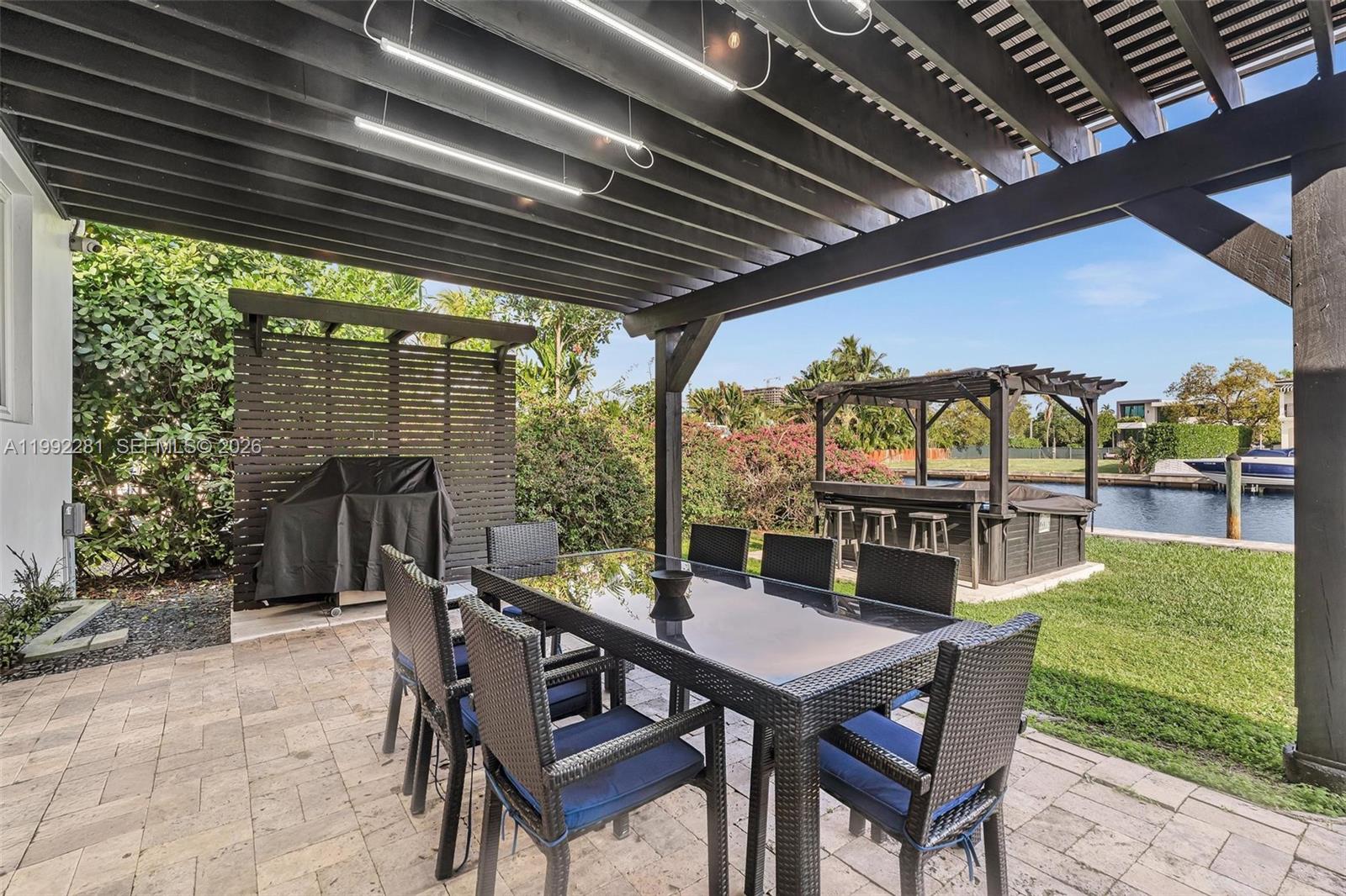 472 Sunset Dr Hallandale Beach, FL 33009