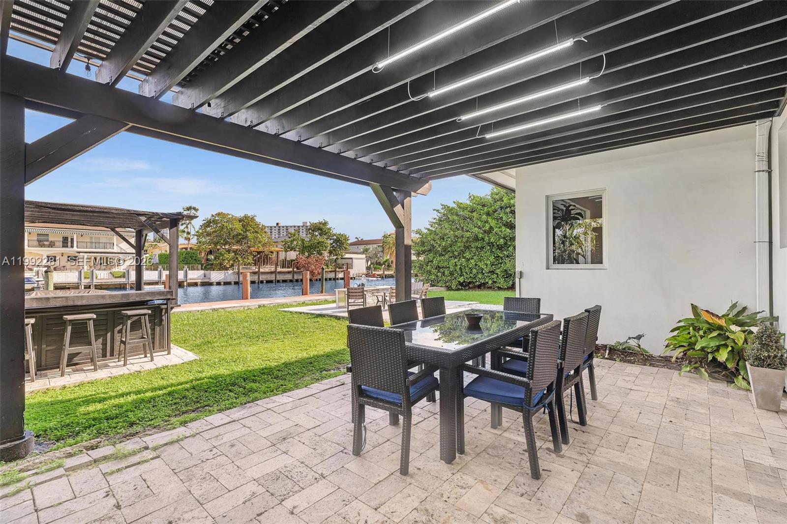 472 Sunset Dr Hallandale Beach, FL 33009