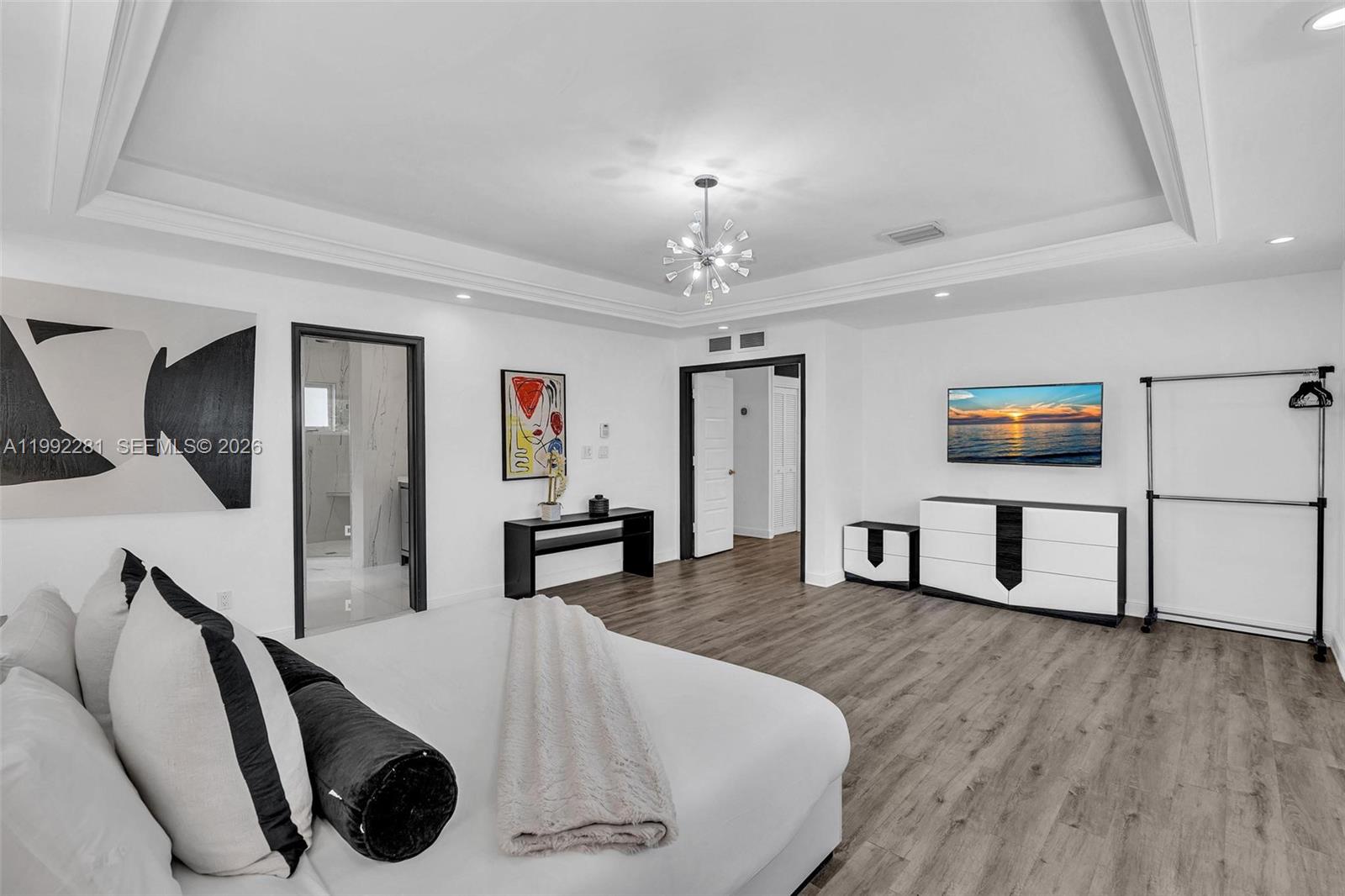 472 Sunset Dr Hallandale Beach, FL 33009