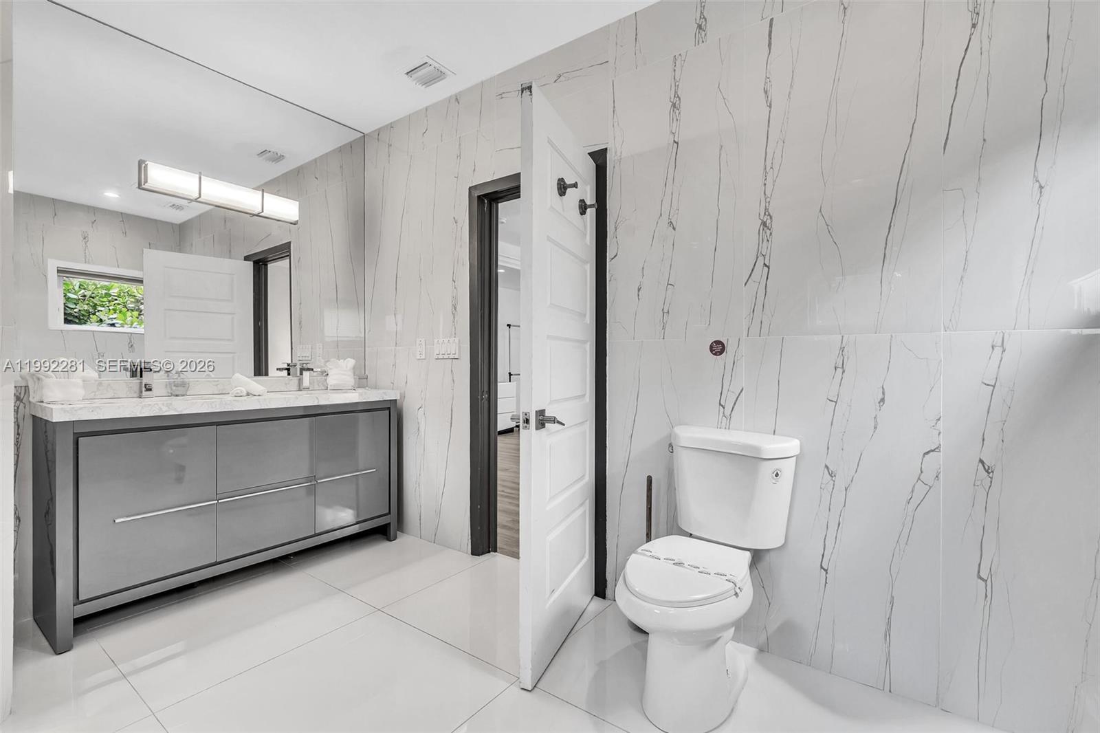 472 Sunset Dr Hallandale Beach, FL 33009