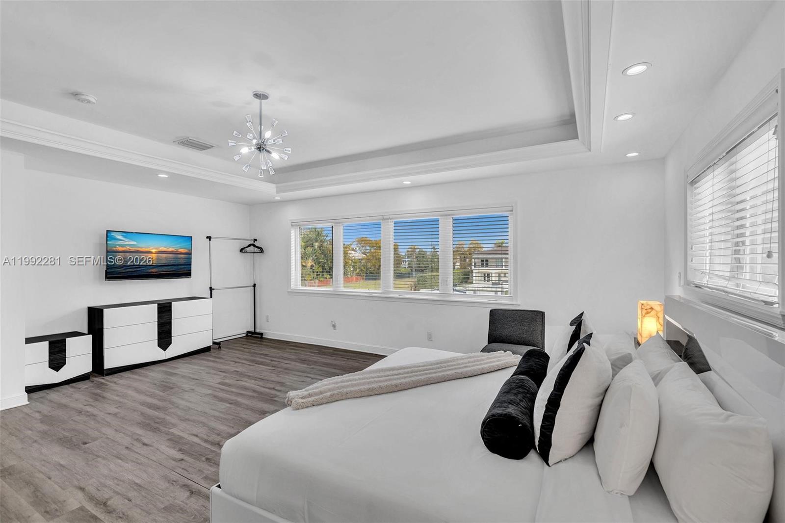 472 Sunset Dr Hallandale Beach, FL 33009