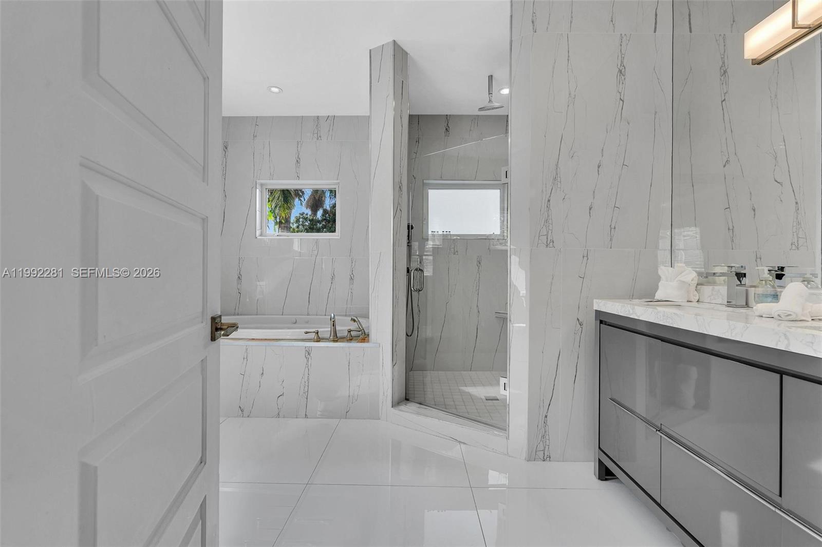 472 Sunset Dr Hallandale Beach, FL 33009