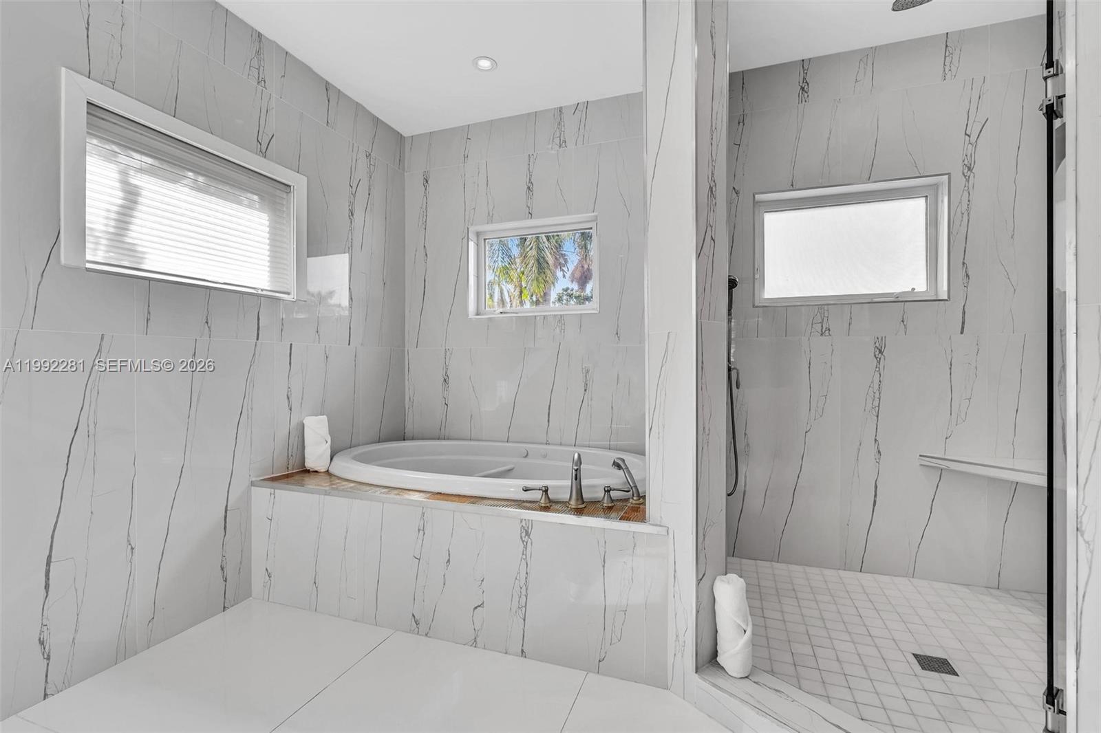 472 Sunset Dr Hallandale Beach, FL 33009