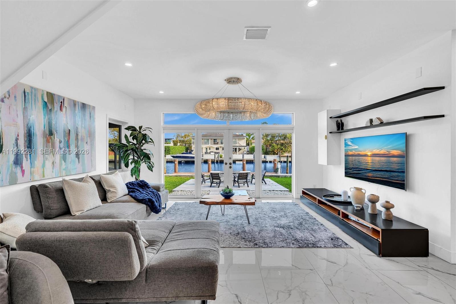 472 Sunset Dr Hallandale Beach, FL 33009