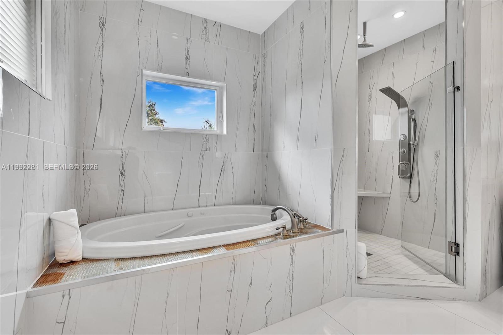 472 Sunset Dr Hallandale Beach, FL 33009