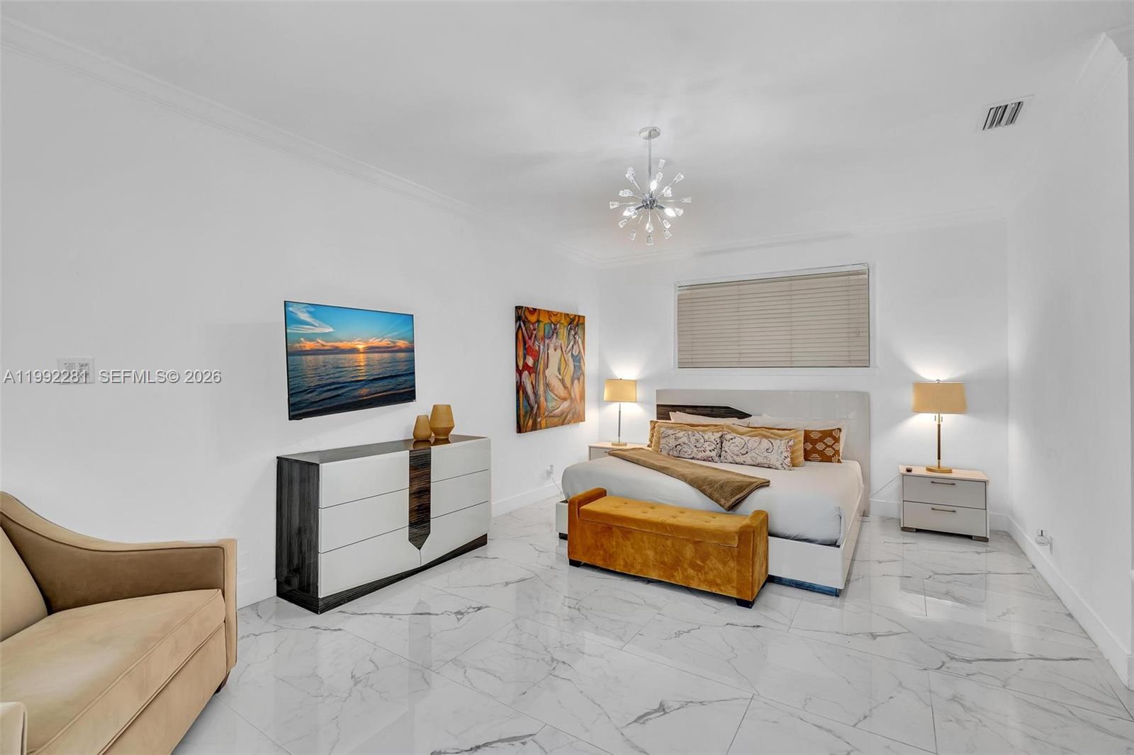 472 Sunset Dr Hallandale Beach, FL 33009