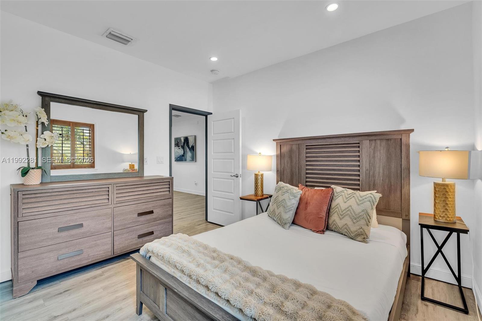 472 Sunset Dr Hallandale Beach, FL 33009