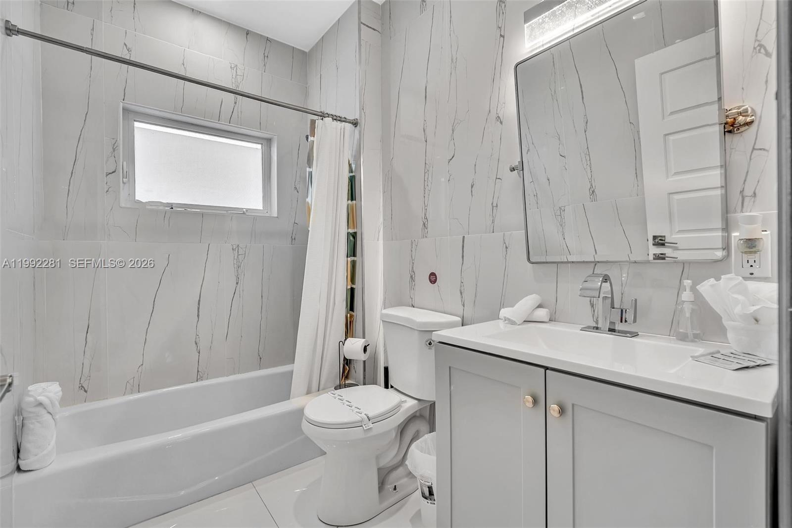 472 Sunset Dr Hallandale Beach, FL 33009