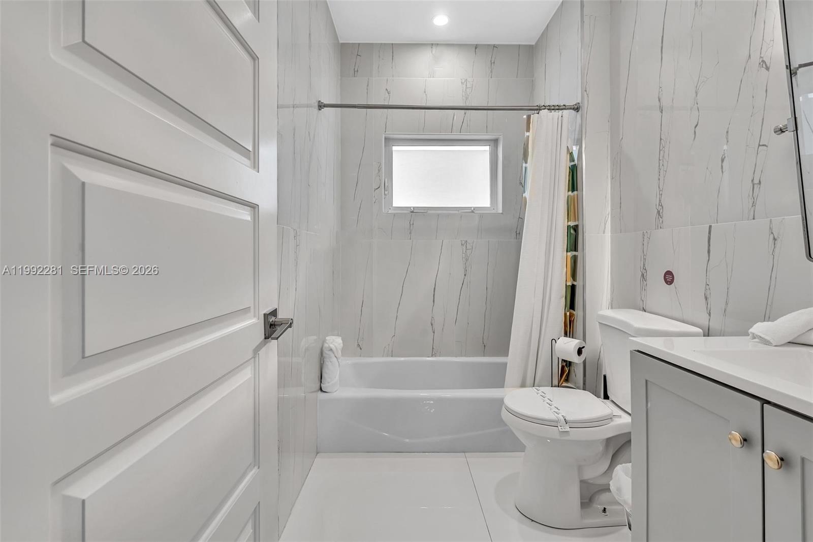 472 Sunset Dr Hallandale Beach, FL 33009