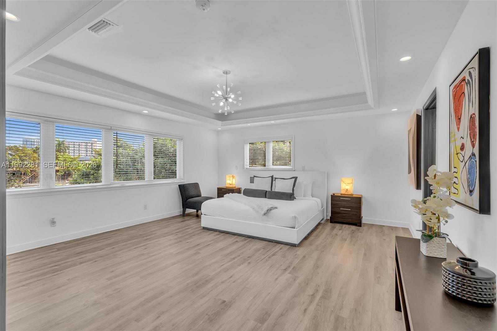 472 Sunset Dr Hallandale Beach, FL 33009