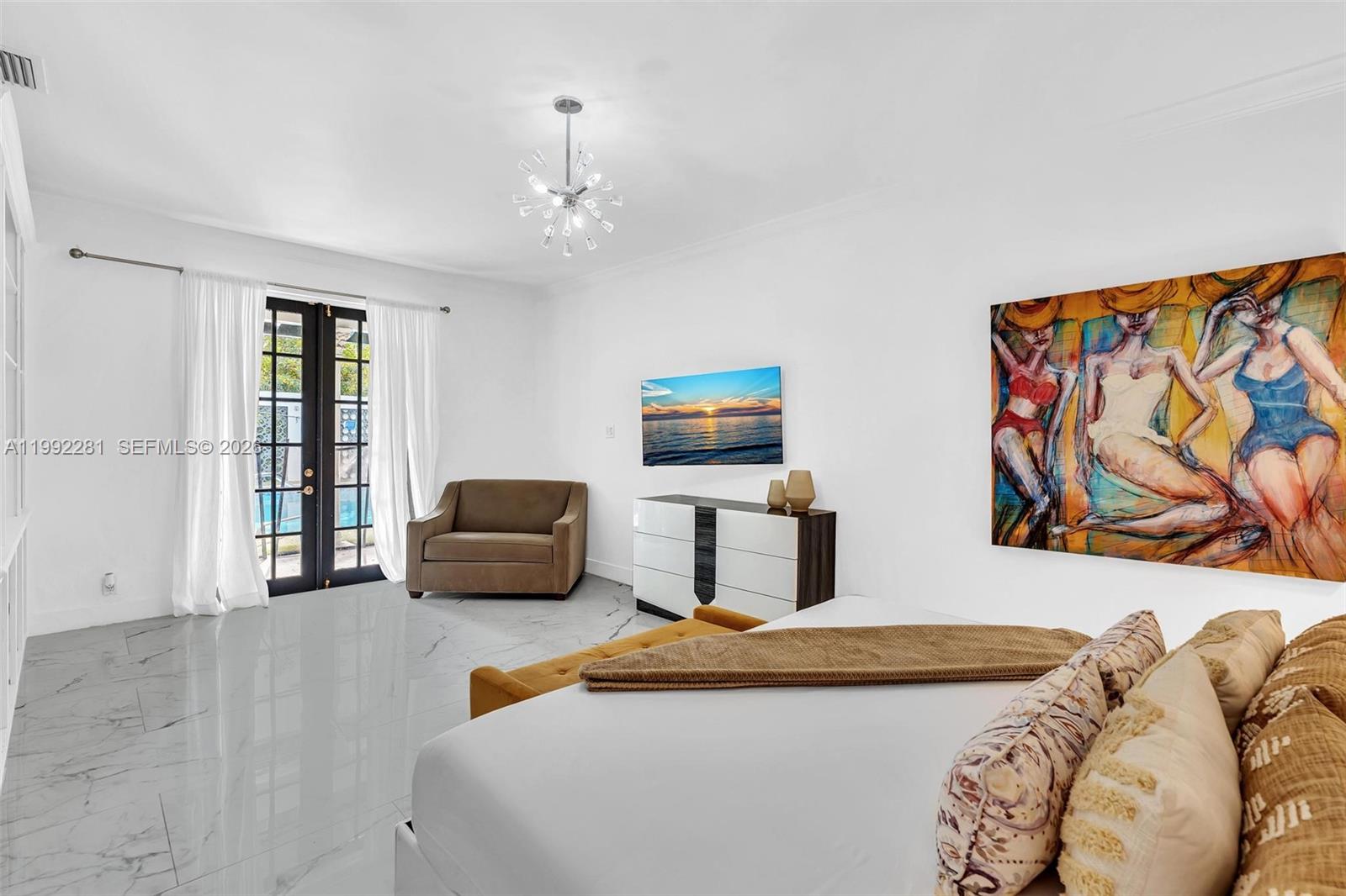 472 Sunset Dr Hallandale Beach, FL 33009