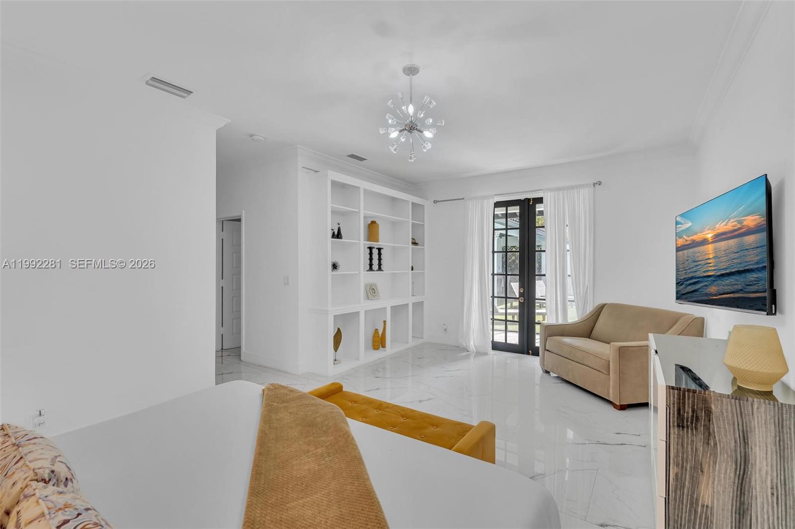 472 Sunset Dr Hallandale Beach, FL 33009