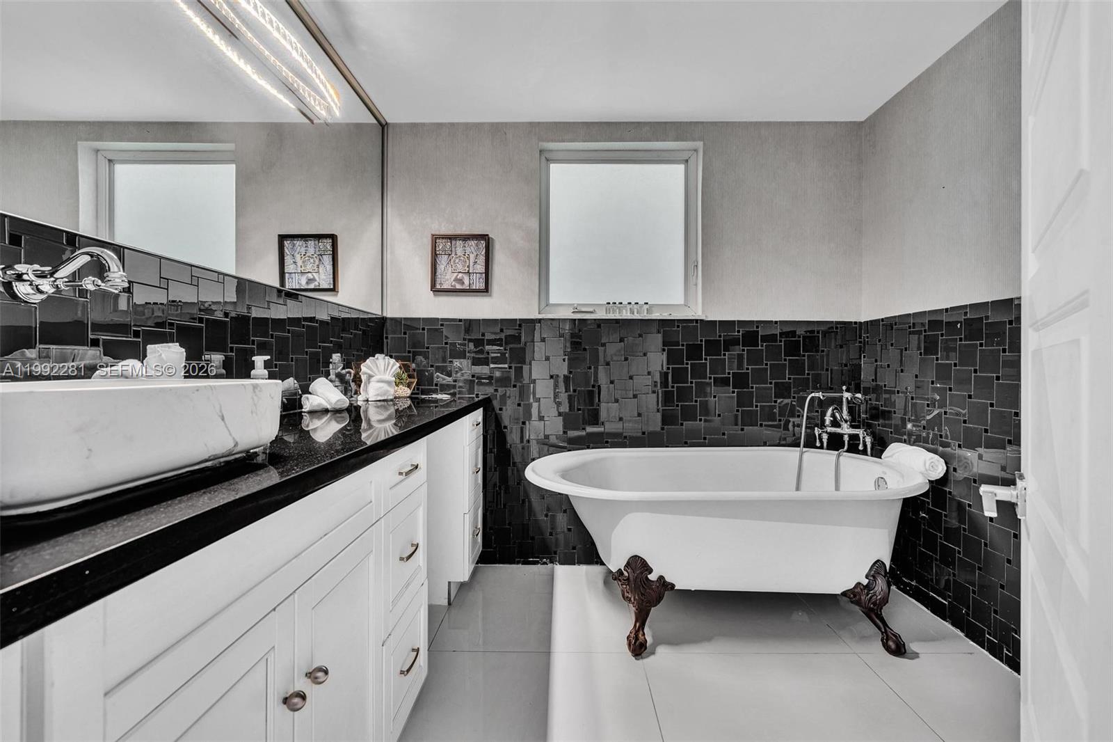 472 Sunset Dr Hallandale Beach, FL 33009