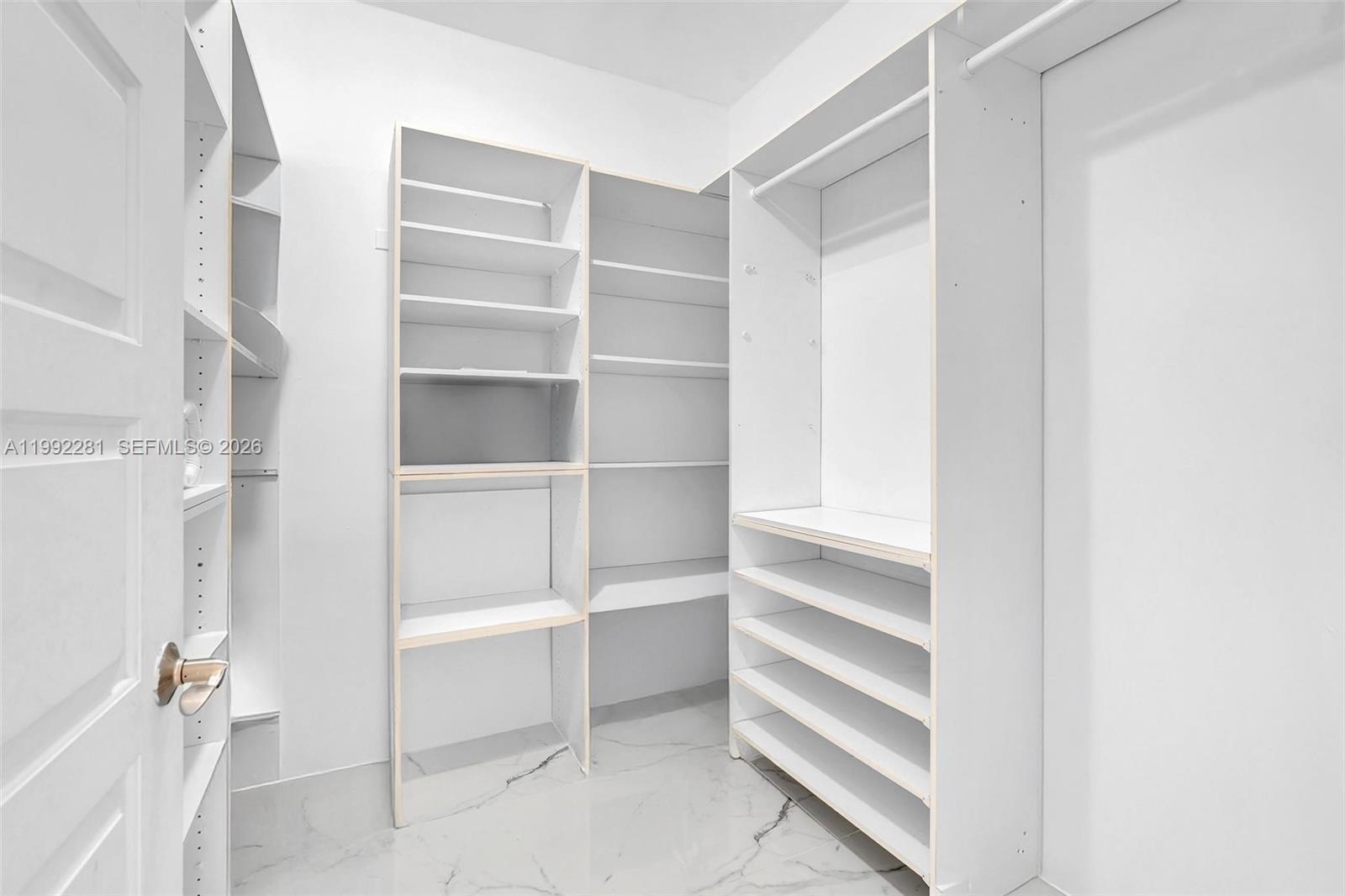 472 Sunset Dr Hallandale Beach, FL 33009