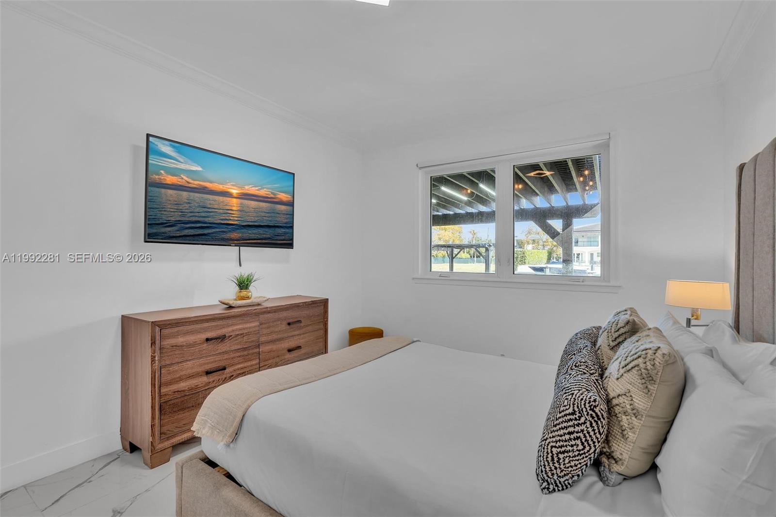 472 Sunset Dr Hallandale Beach, FL 33009